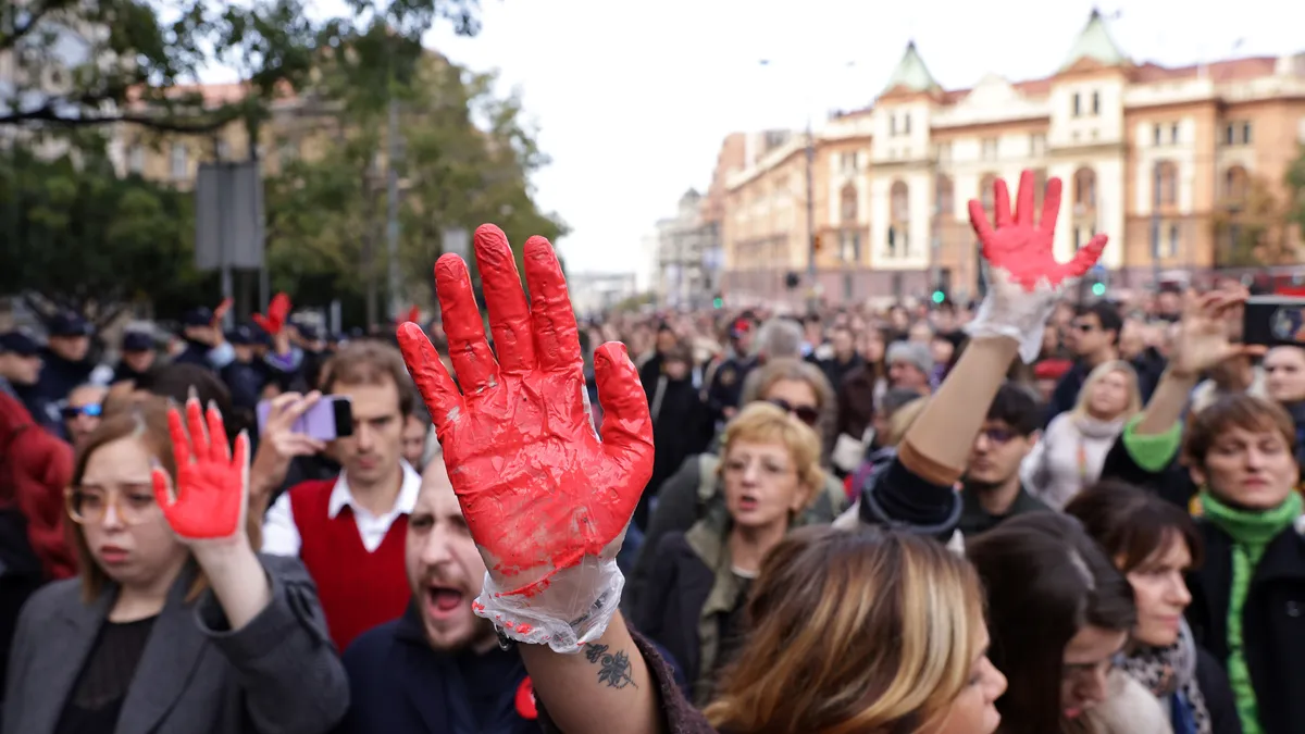 Многохиляден антиправителствен протест в Белград след трагедията на жп гарата в Нови Сад