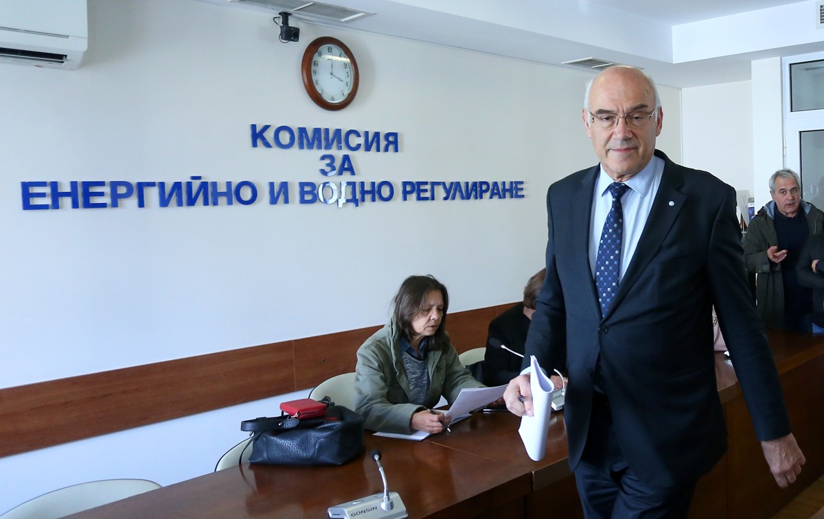Парното и топлата вода поевтиняват с 14% от юли