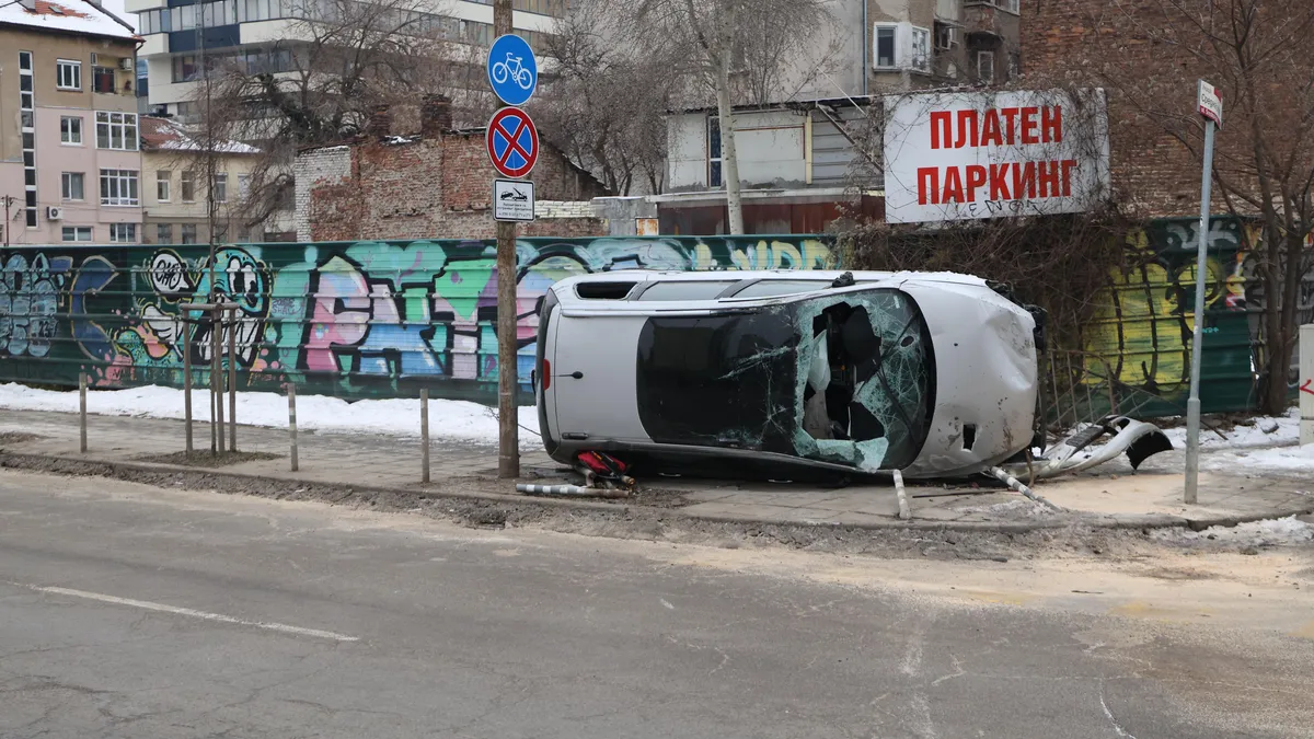 Пиян и дрогиран предизвика тежка катастрофа между две коли в центъра на София