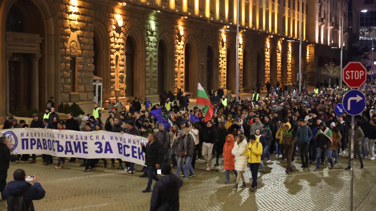 Протестно шествие в София срещу лидера на "ДПС- Ново начало" Делян Пеевски