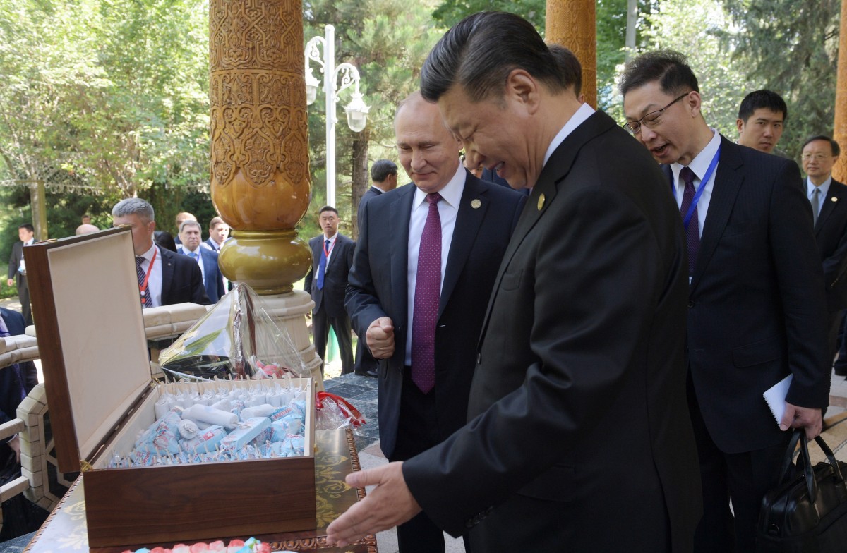 Путин подари на Си руски сладолед