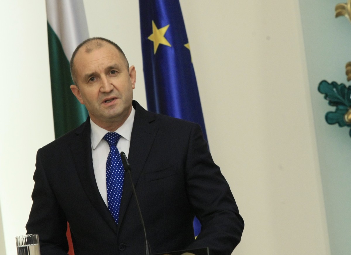 Радев свали доверието си от кабинета