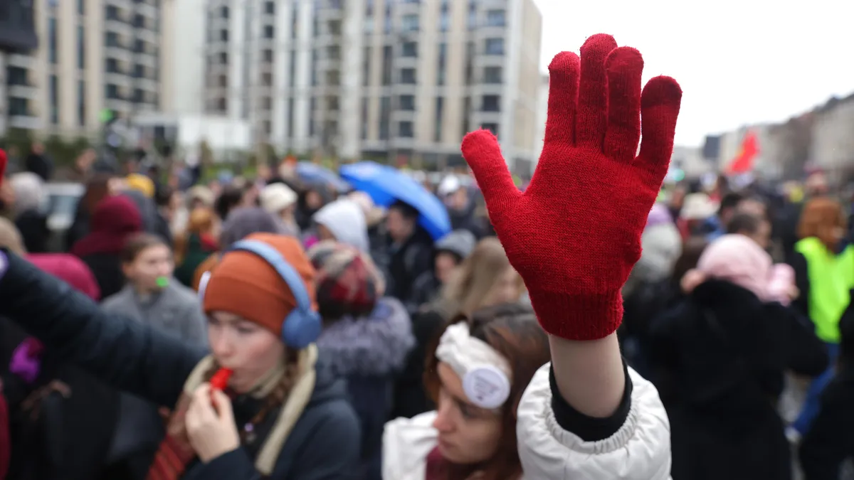 Сърбите се обединиха с протести в подкрепа на пострадалата студентка