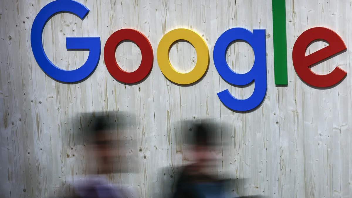 "Търсачката на Гугъл е счупена": Как промяна в алгоритъма коства поминъка на хората?