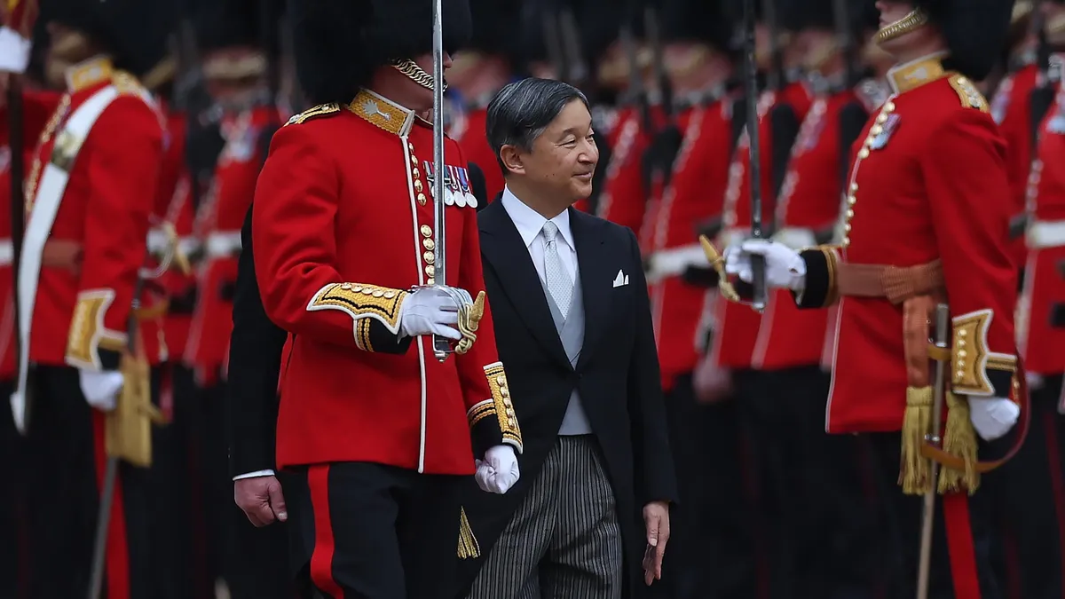 Великобритания постла червен килим за японското императорско семейство 