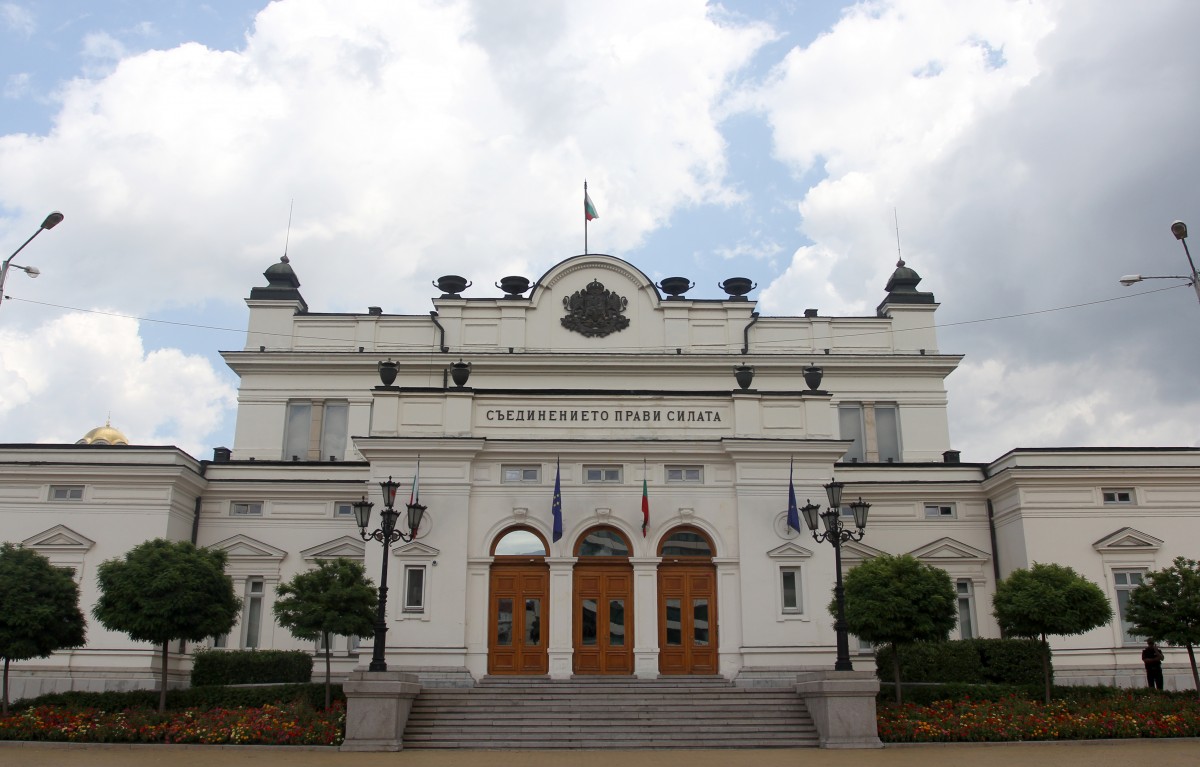 Вицепремиер и трима министри на парламентарен контрол